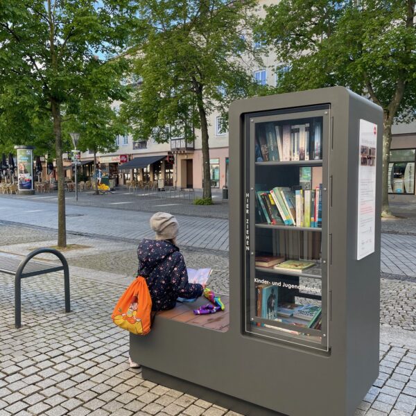 Die neue Bücherbox in der zerbsterstraße in Dessau